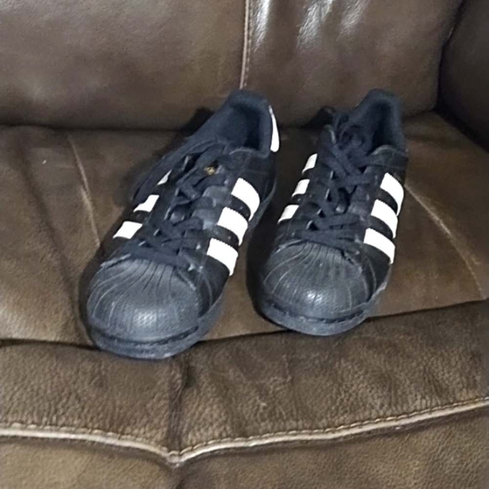 Shoes - Picture 2 of 5